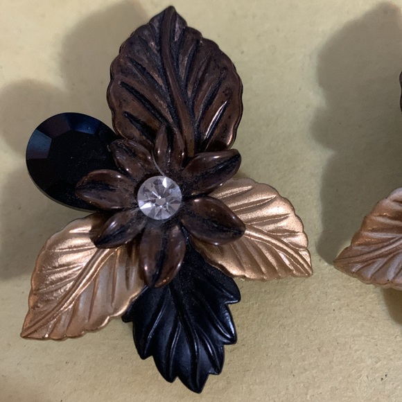 Gorgeous clip on style earrings* - Picture 3 of 5